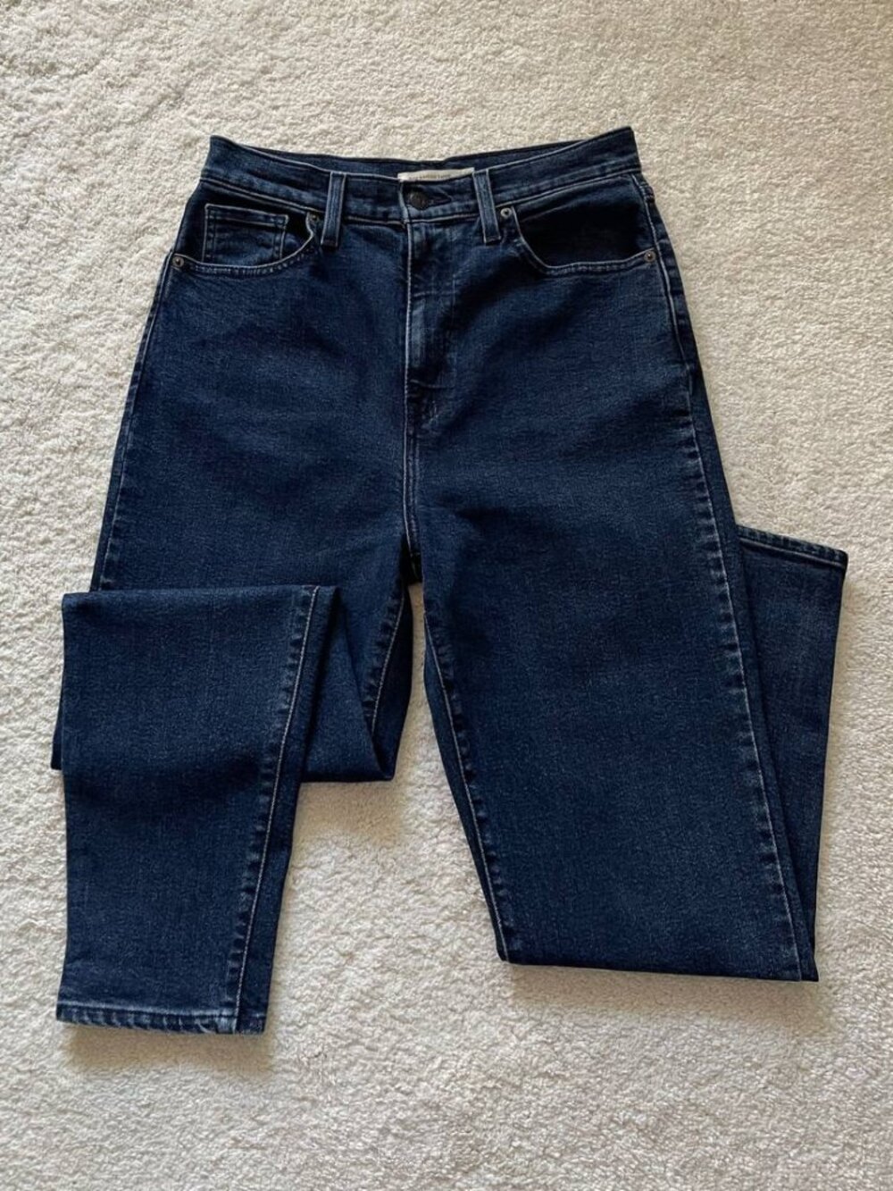 NWOT Levi's High Waisted Taper High Rise Women's Jeans Size 28/27